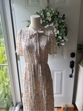 Polagram Cream Floral Tie-Bow Midi Dress